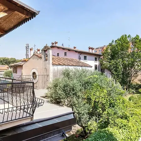 Charming In With Terrace Apartment *