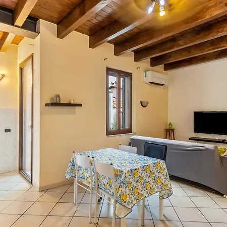 Charming In With Terrace Apartment *