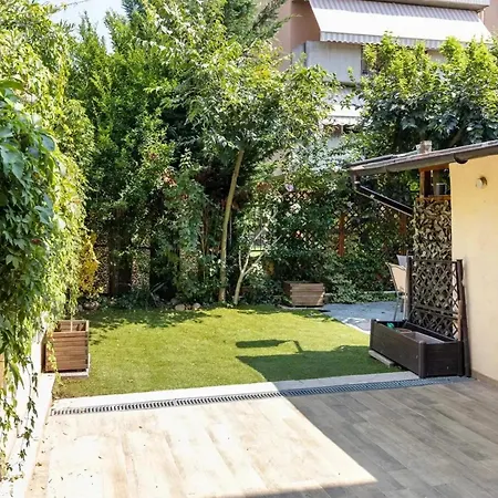 Charming In With Terrace