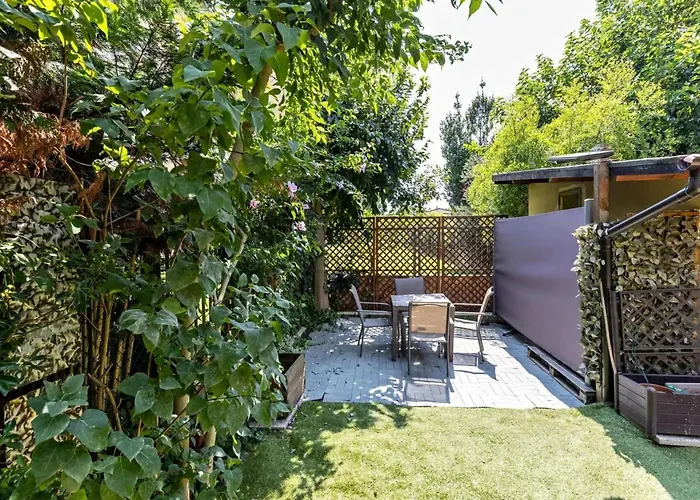 Charming In With Terrace Apartmán